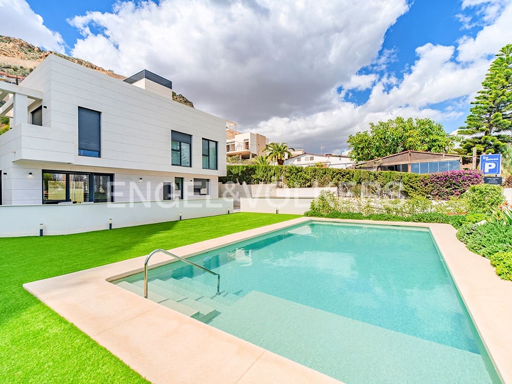 3 soveværelse Villa til salg i Alicante by med swimmingpool garage - € 1.175.000 (Ref: 8909708)