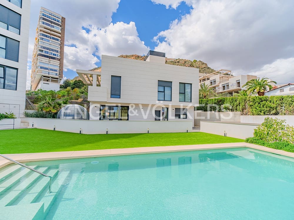 3 soveværelse Villa til salg i Alicante by med swimmingpool garage - € 1.175.000 (Ref: 8909708)