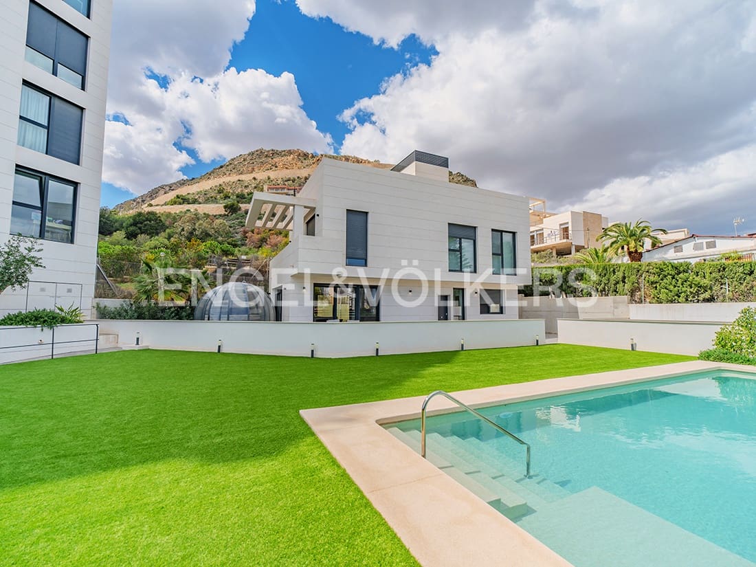 3 soveværelse Villa til salg i Alicante by med swimmingpool garage - € 1.175.000 (Ref: 8909708)