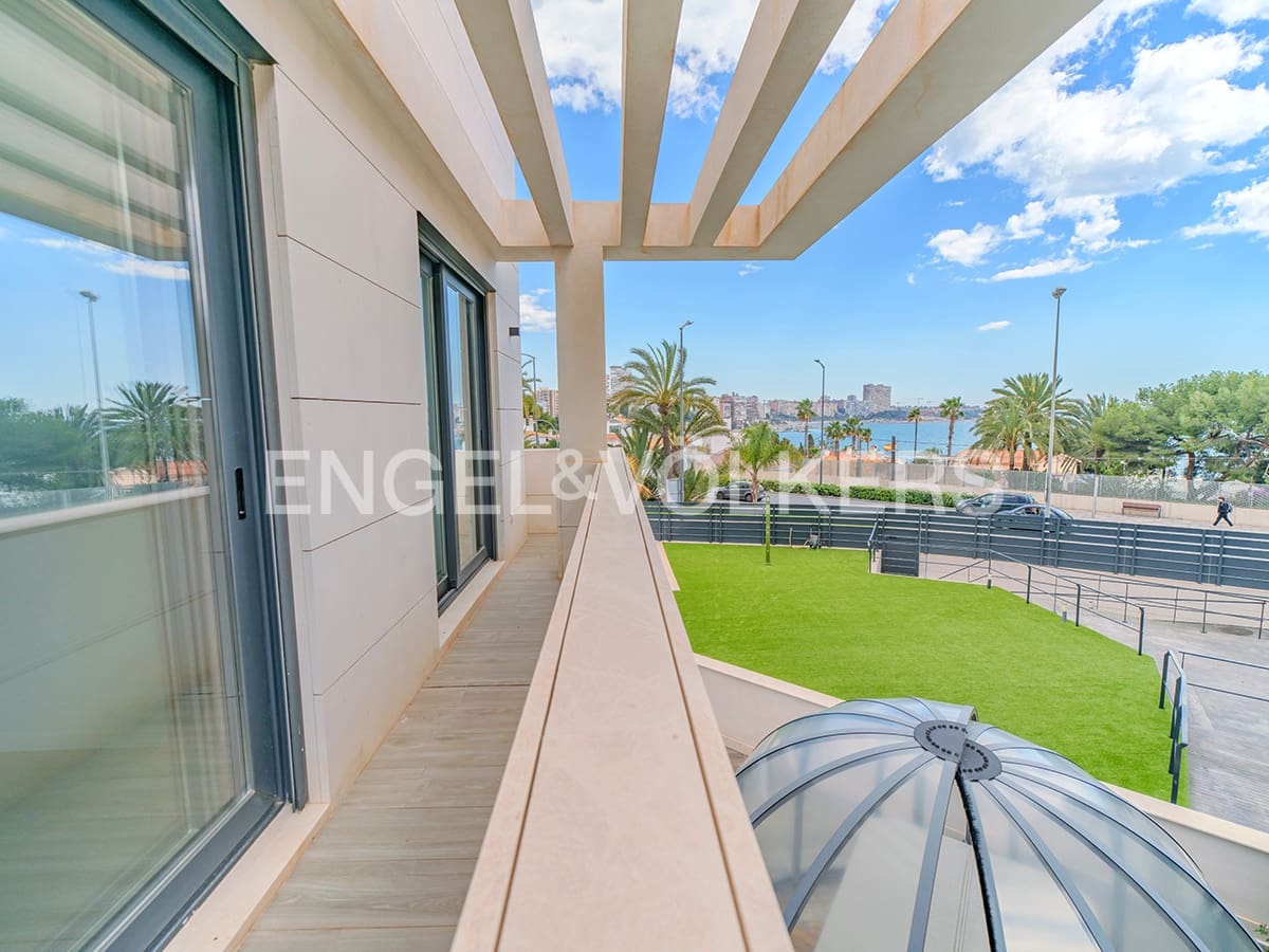 3 soveværelse Villa til salg i Alicante by med swimmingpool garage - € 1.175.000 (Ref: 8909708)