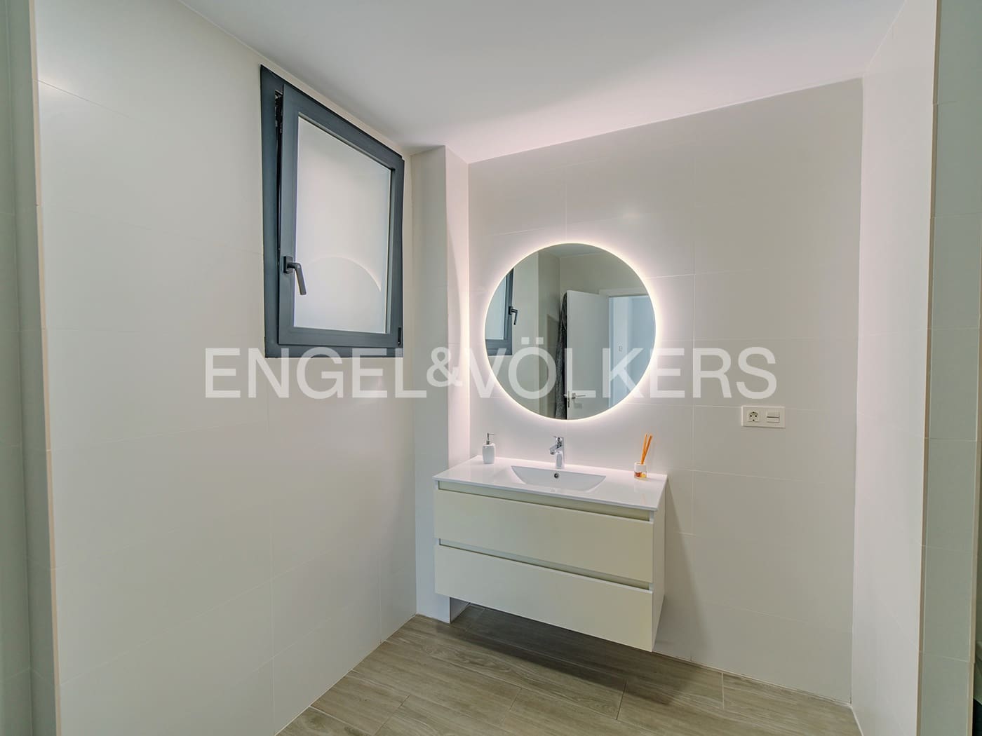 3 soveværelse Villa til salg i Alicante by med swimmingpool garage - € 1.175.000 (Ref: 8909708)