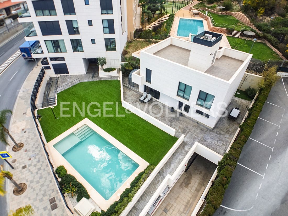 3 soveværelse Villa til salg i Alicante by med swimmingpool garage - € 1.175.000 (Ref: 8909708)