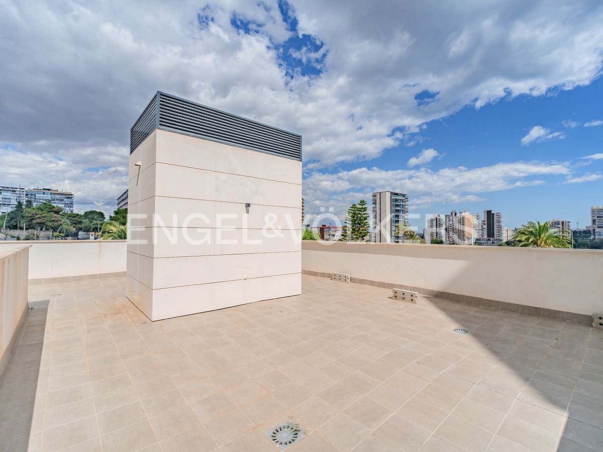 3 soveværelse Villa til salg i Alicante by med swimmingpool garage - € 1.175.000 (Ref: 8909708)