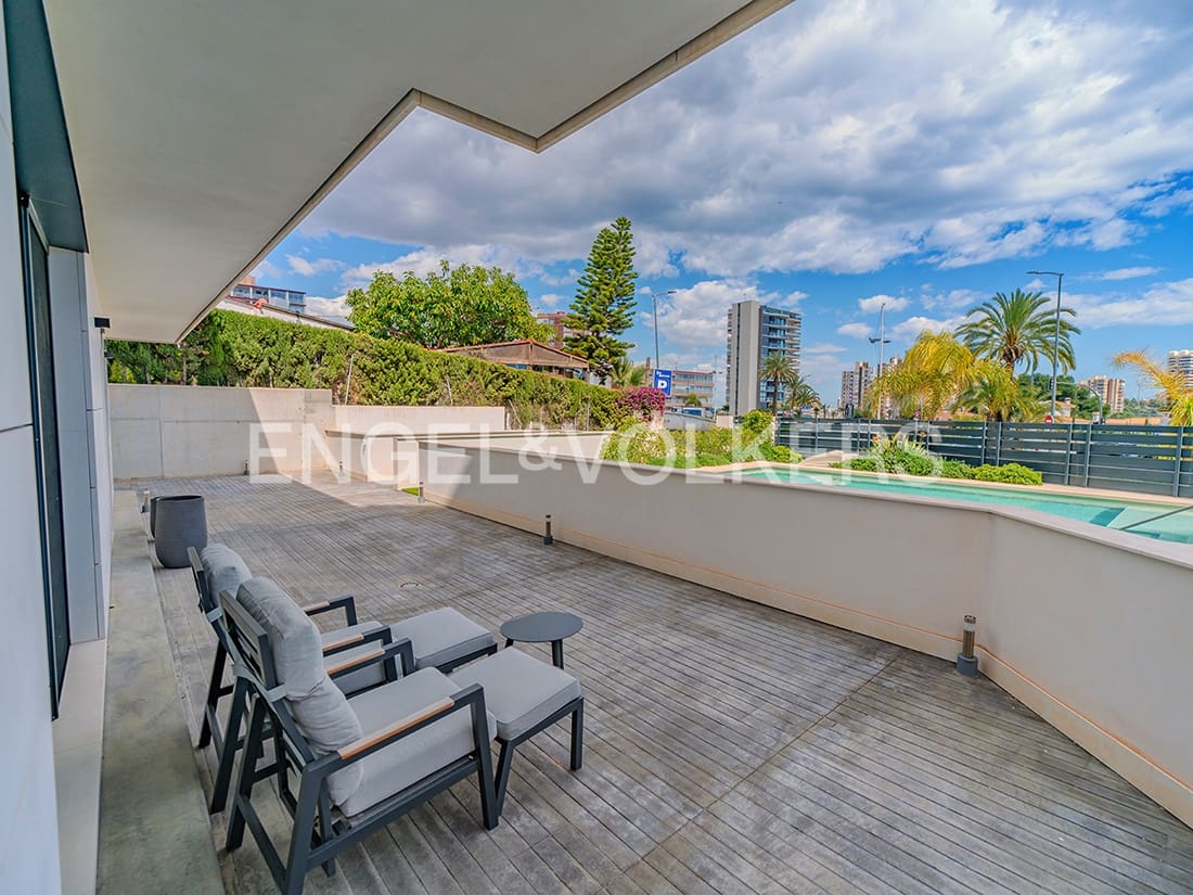 3 soveværelse Villa til salg i Alicante by med swimmingpool garage - € 1.175.000 (Ref: 8909708)