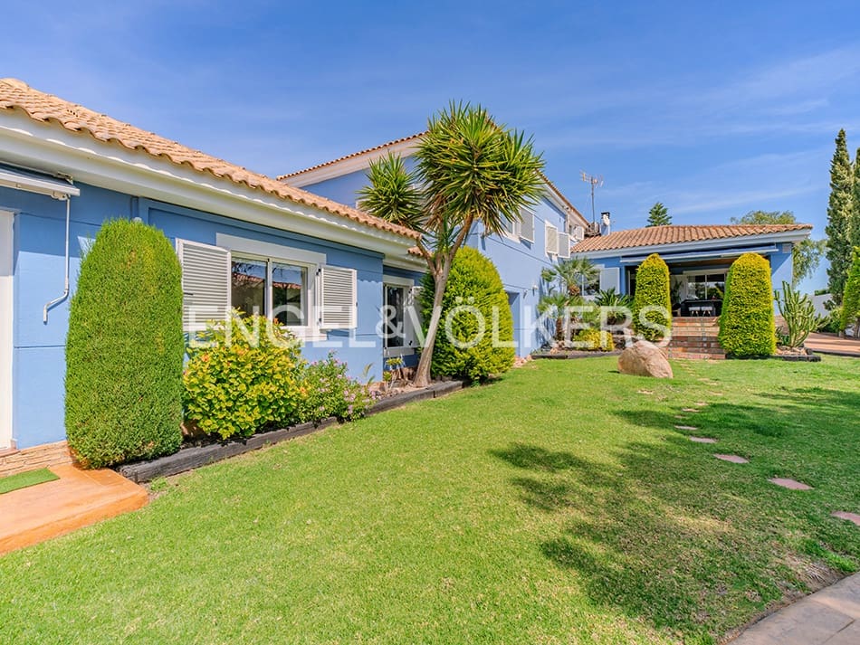 Villa for sale in Alicante / Alacant city with pool garage - € 995,000 (Ref: 8920282)