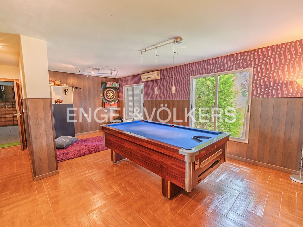 Villa for sale in Alicante / Alacant city with pool garage - € 995,000 (Ref: 8920282)