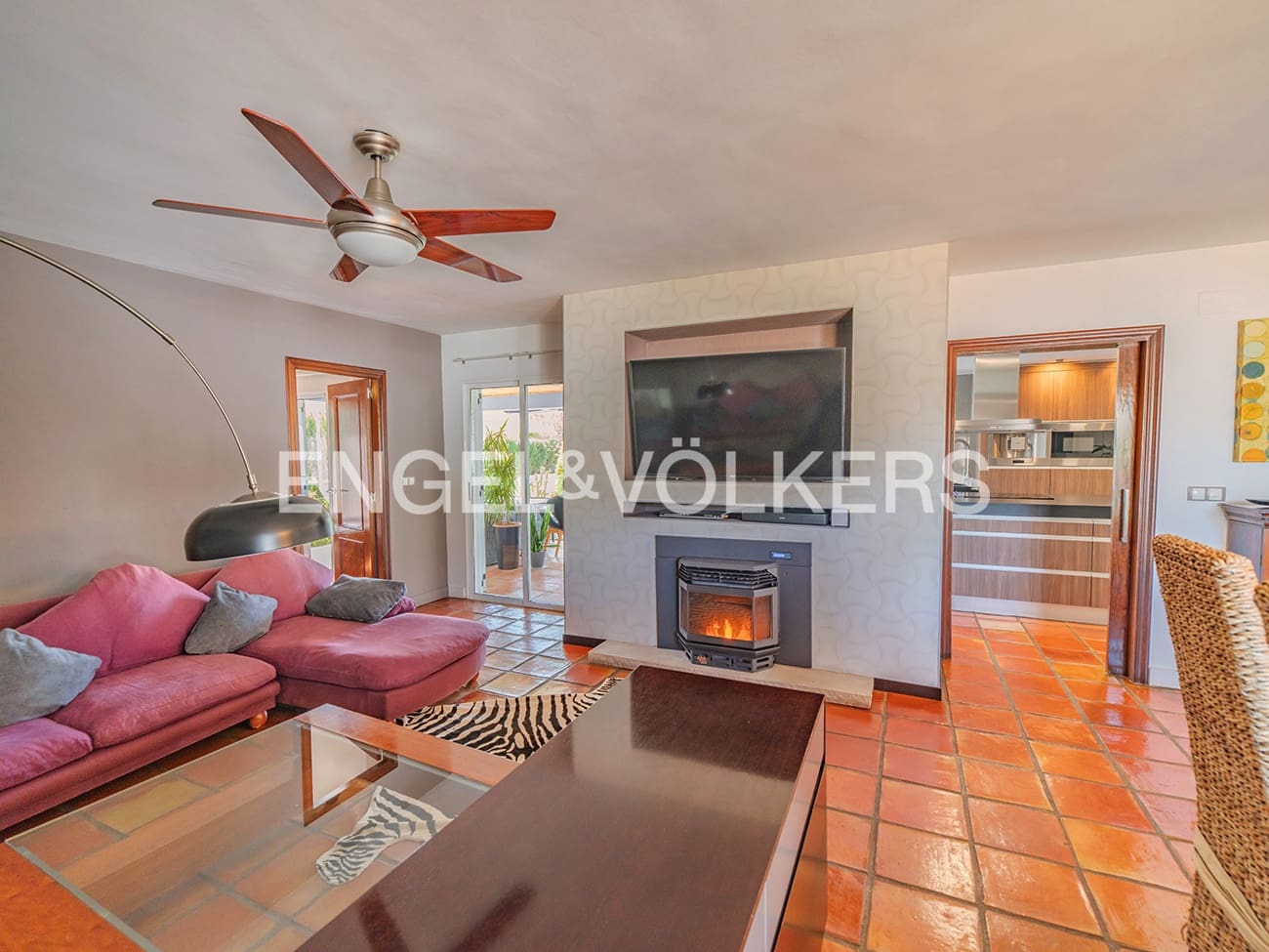 Villa for sale in Alicante / Alacant city with pool garage - € 995,000 (Ref: 8920282)