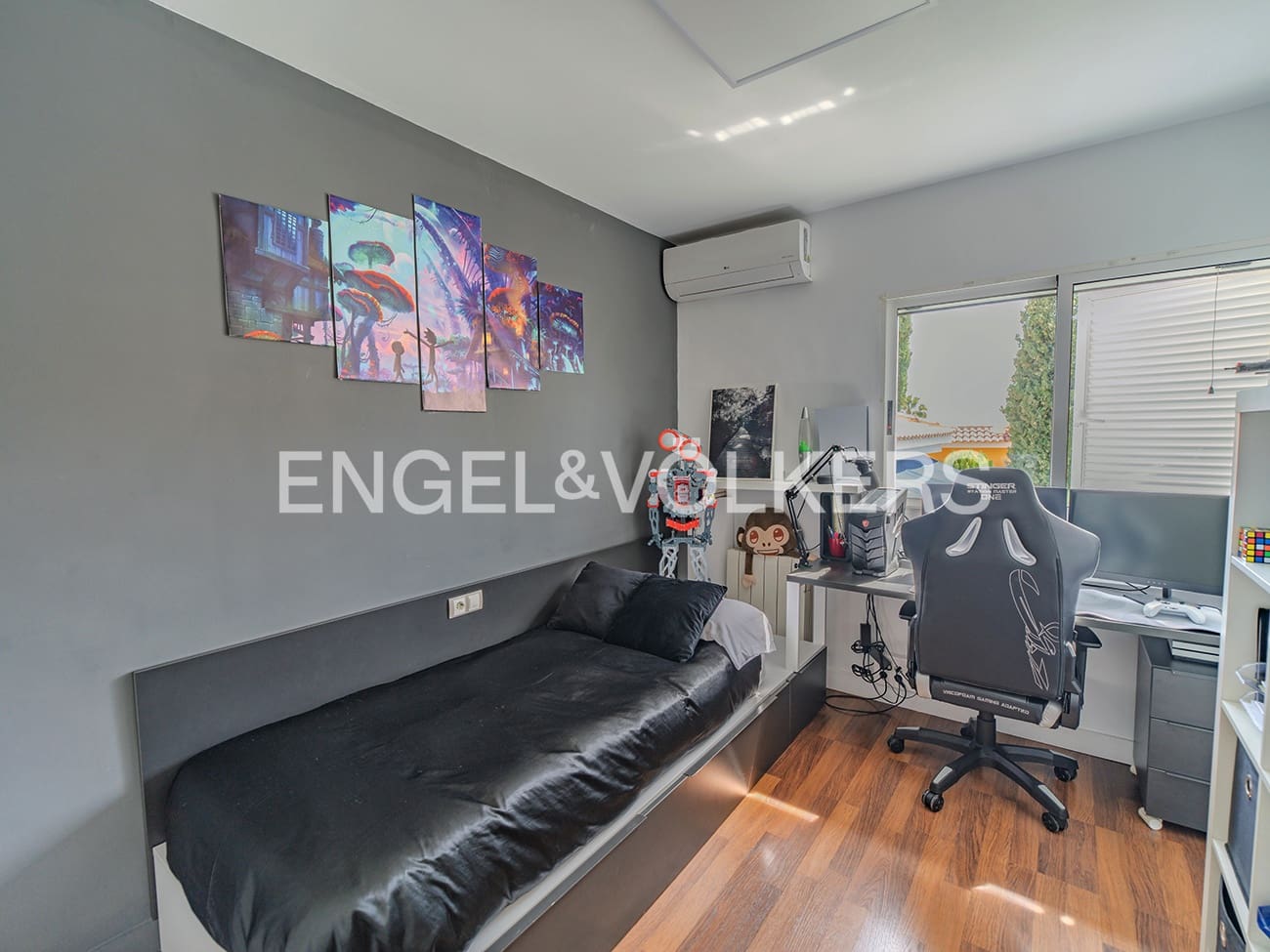 Villa for sale in Alicante / Alacant city with pool garage - € 995,000 (Ref: 8920282)