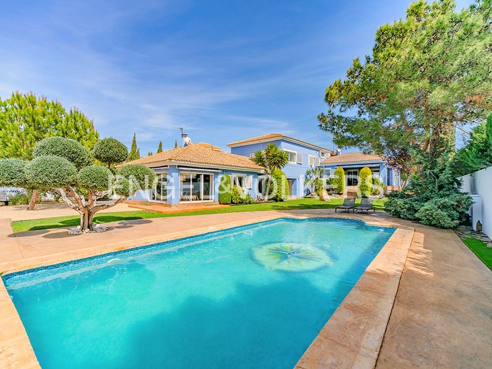 Villa for sale in Alicante / Alacant city with pool garage - € 995,000 (Ref: 8920282)
