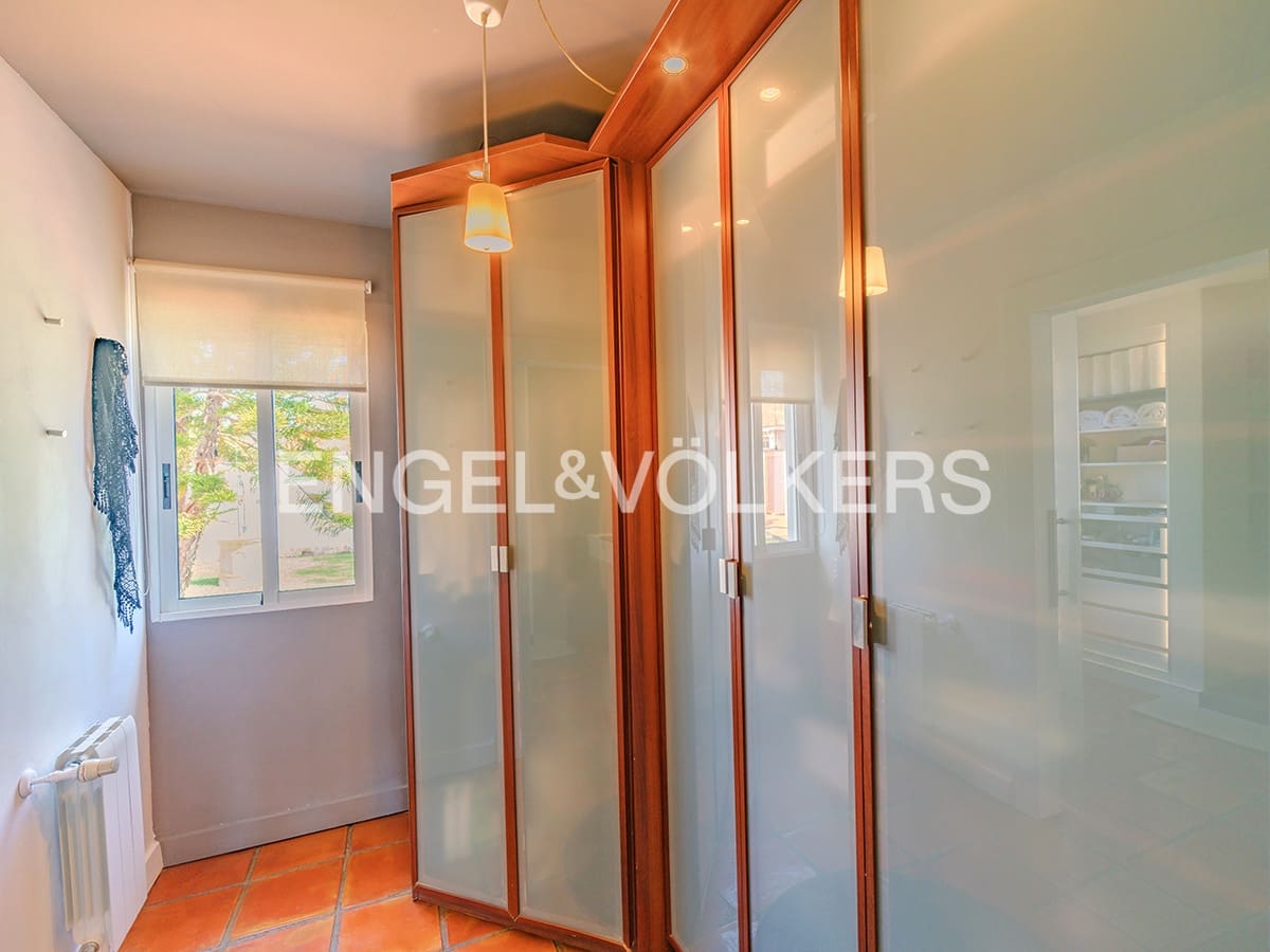 Villa for sale in Alicante / Alacant city with pool garage - € 995,000 (Ref: 8920282)