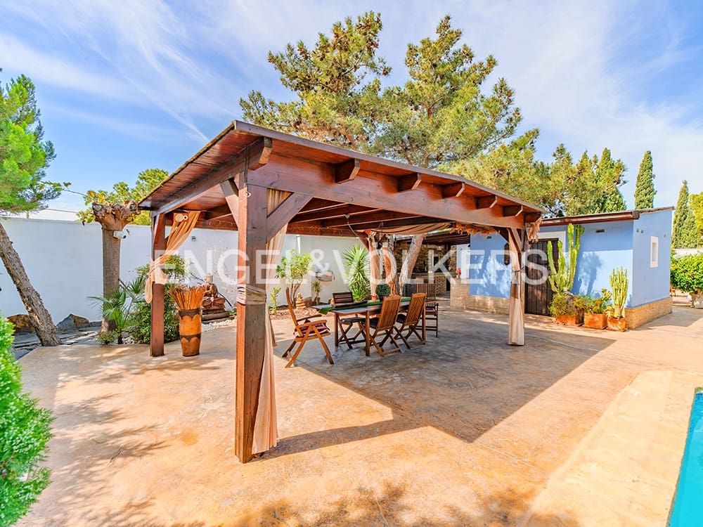 Villa for sale in Alicante / Alacant city with pool garage - € 995,000 (Ref: 8920282)