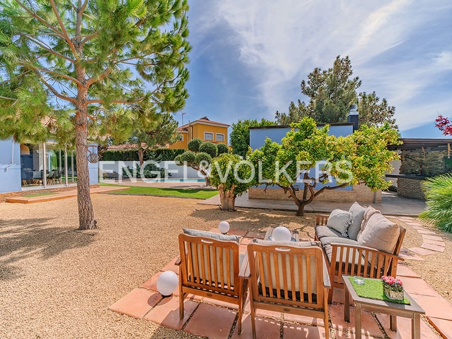 Villa for sale in Alicante / Alacant city with pool garage - € 995,000 (Ref: 8920282)