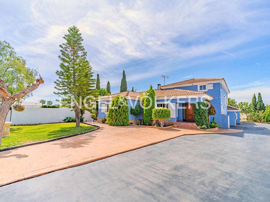 Villa for sale in Alicante / Alacant city with pool garage - € 995,000 (Ref: 8920282)