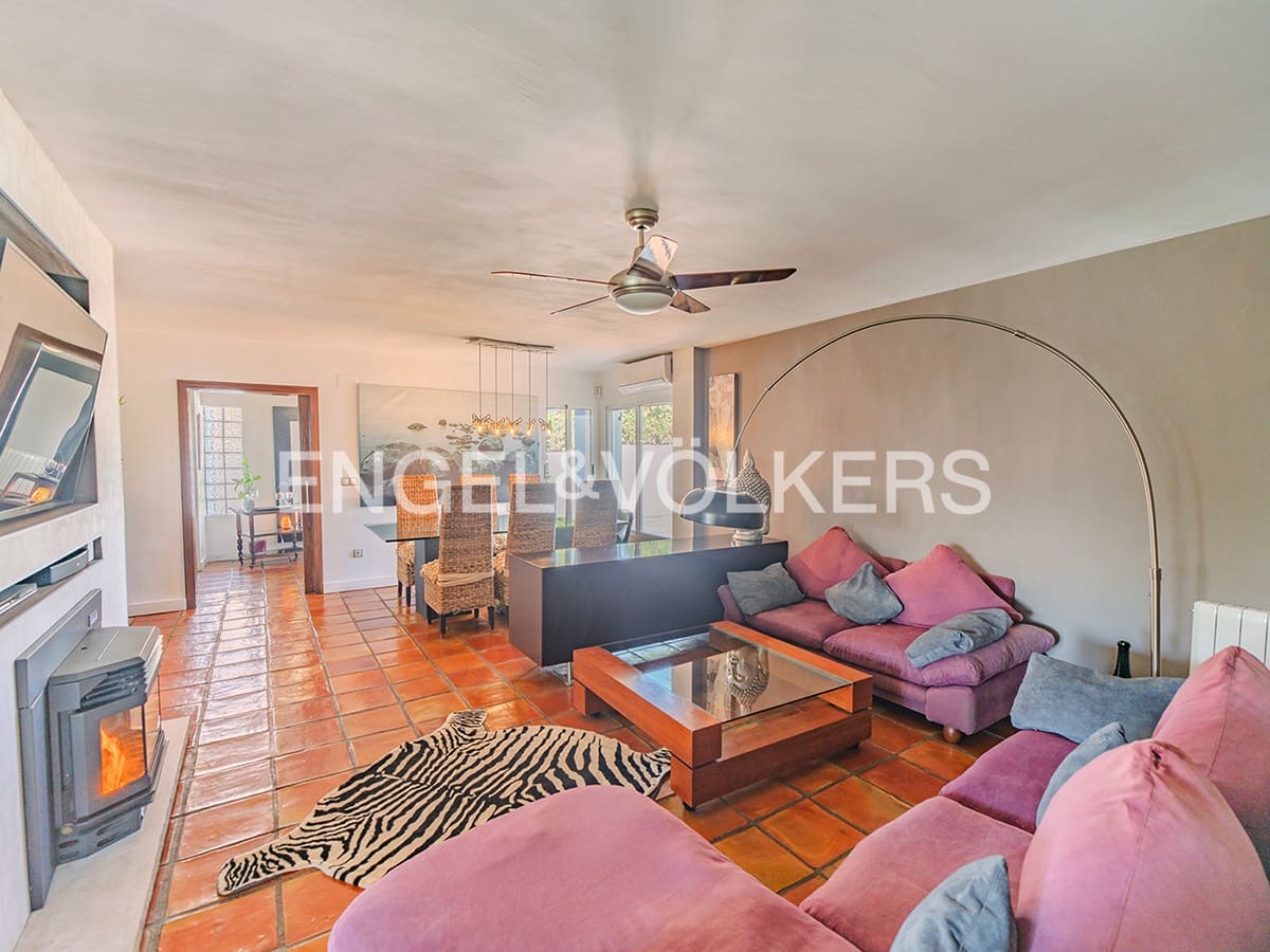 Villa for sale in Alicante / Alacant city with pool garage - € 995,000 (Ref: 8920282)