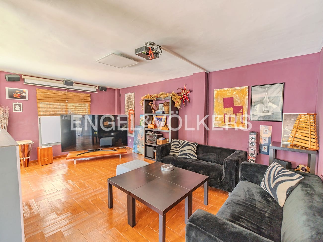 Villa for sale in Alicante / Alacant city with pool garage - € 995,000 (Ref: 8920282)