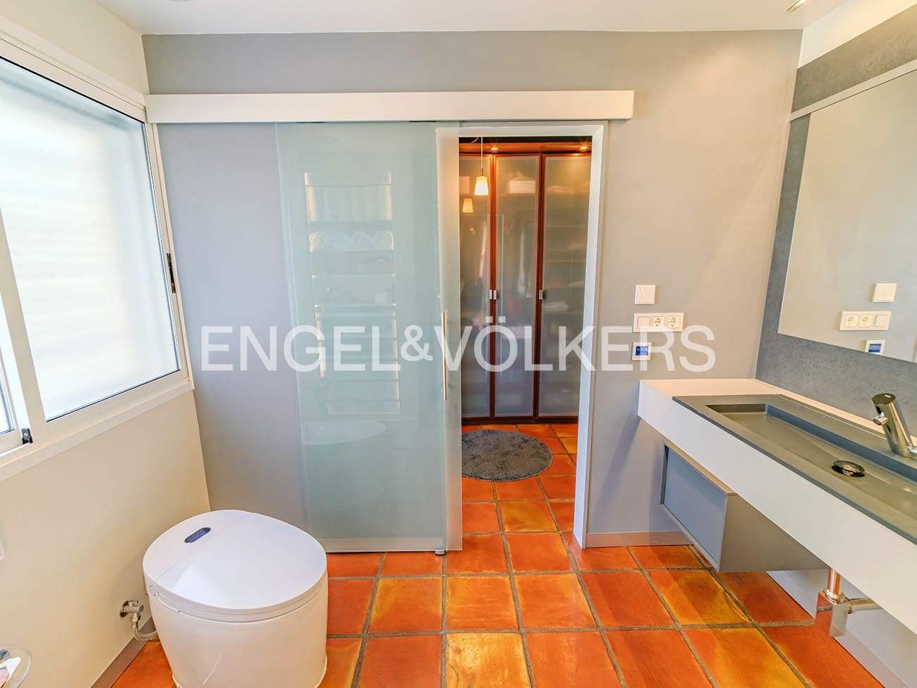 Villa for sale in Alicante / Alacant city with pool garage - € 995,000 (Ref: 8920282)