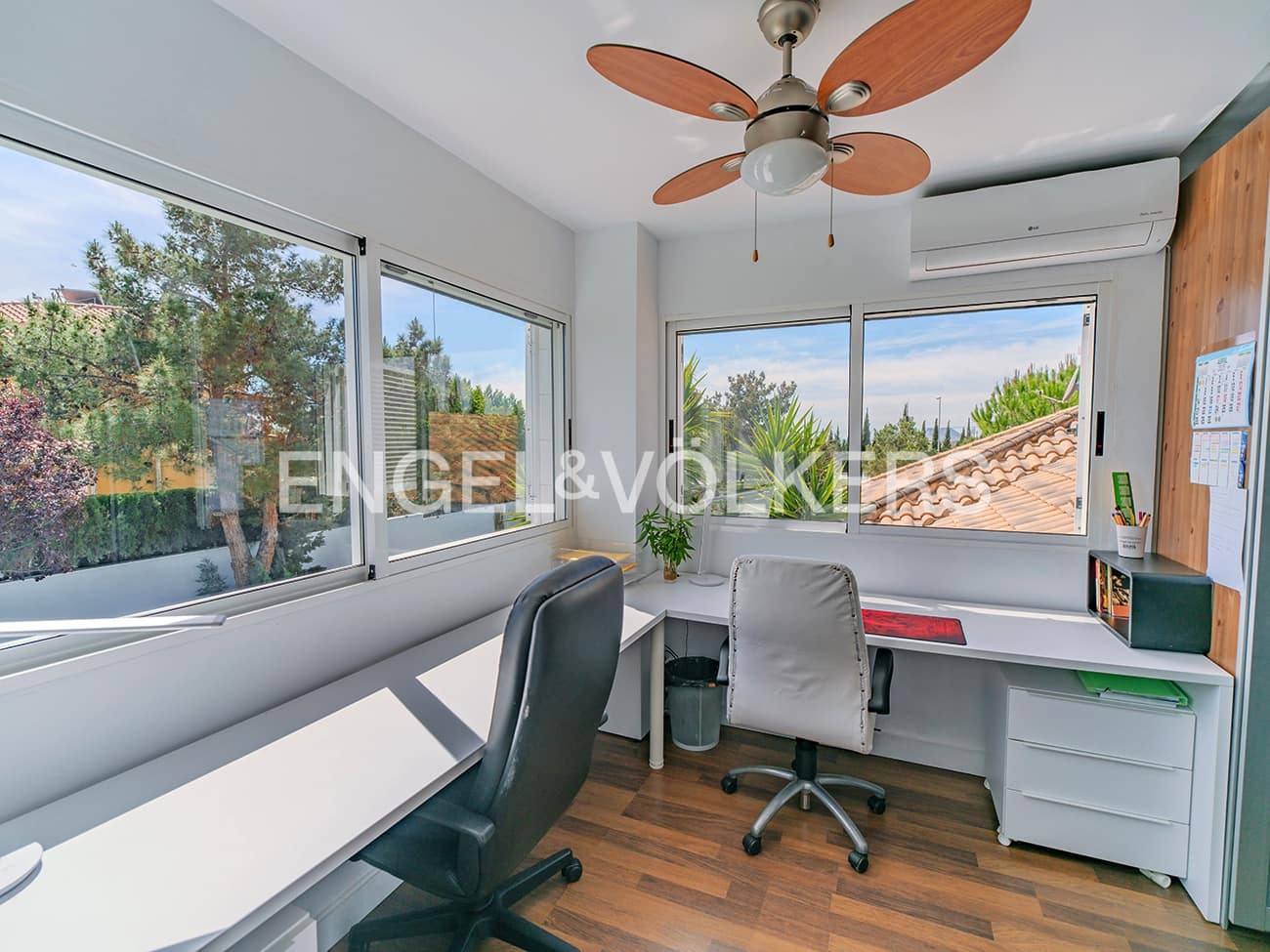 Villa for sale in Alicante / Alacant city with pool garage - € 995,000 (Ref: 8920282)