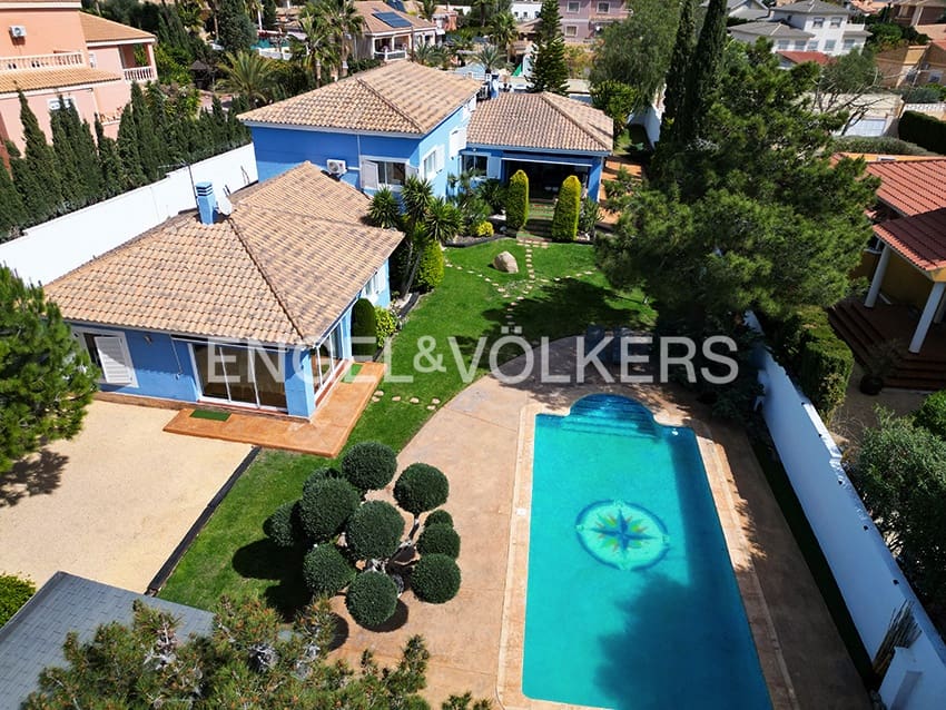 Villa for sale in Alicante / Alacant city with pool garage - € 995,000 (Ref: 8920282)
