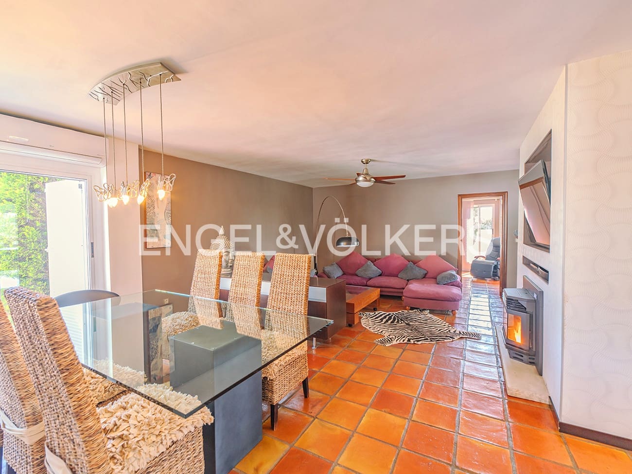 Villa for sale in Alicante / Alacant city with pool garage - € 995,000 (Ref: 8920282)