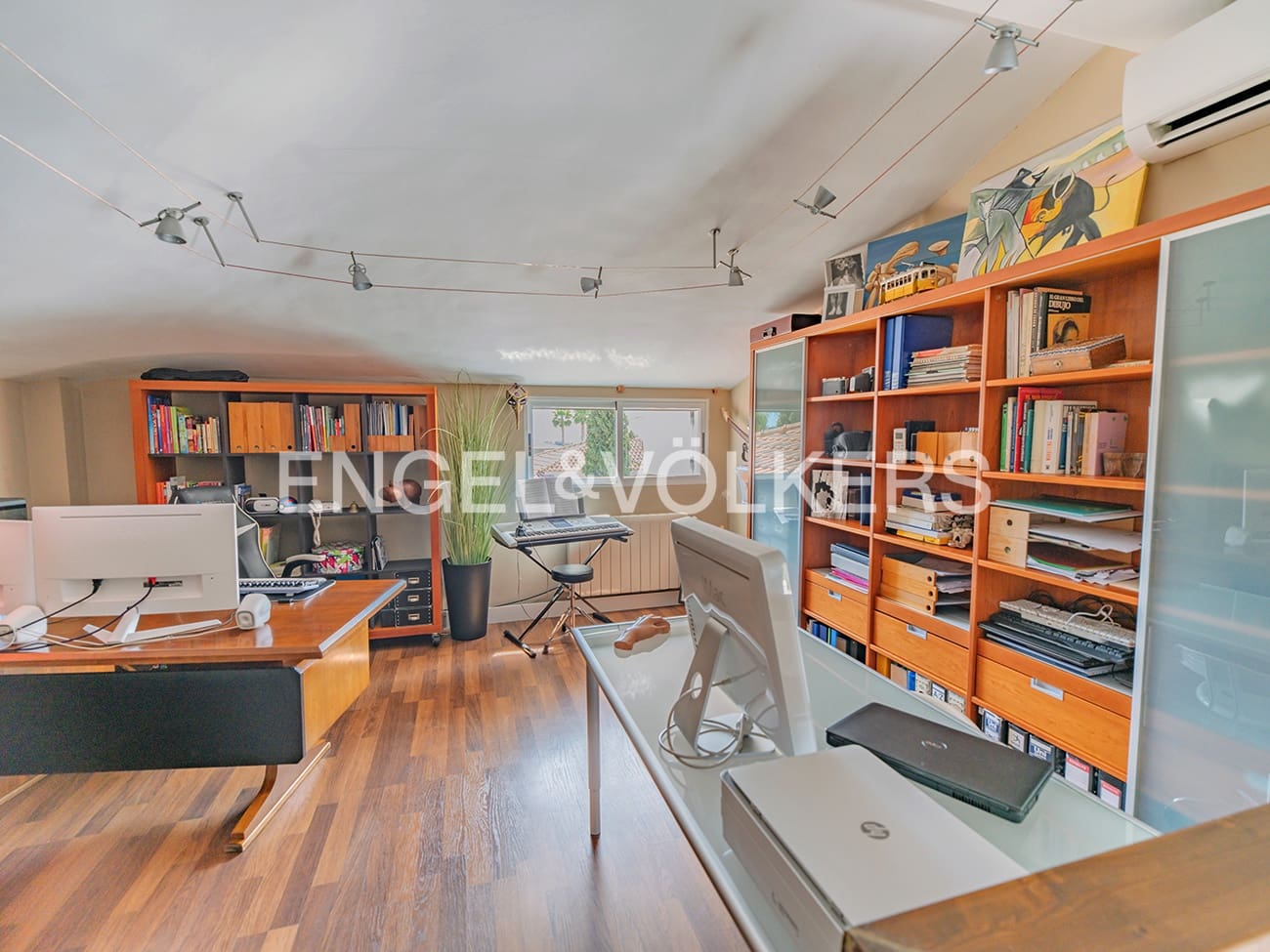 Villa for sale in Alicante / Alacant city with pool garage - € 995,000 (Ref: 8920282)