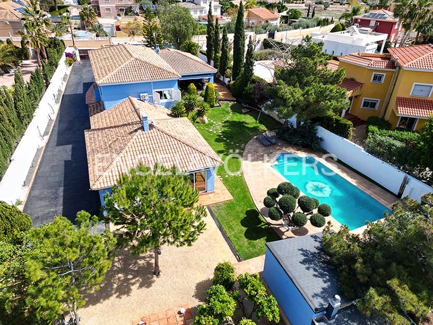 Villa for sale in Alicante / Alacant city with pool garage - € 995,000 (Ref: 8920282)