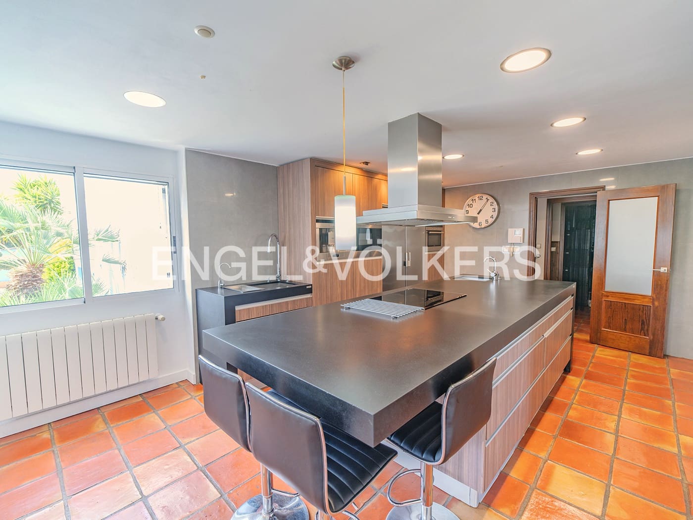 Villa for sale in Alicante / Alacant city with pool garage - € 995,000 (Ref: 8920282)