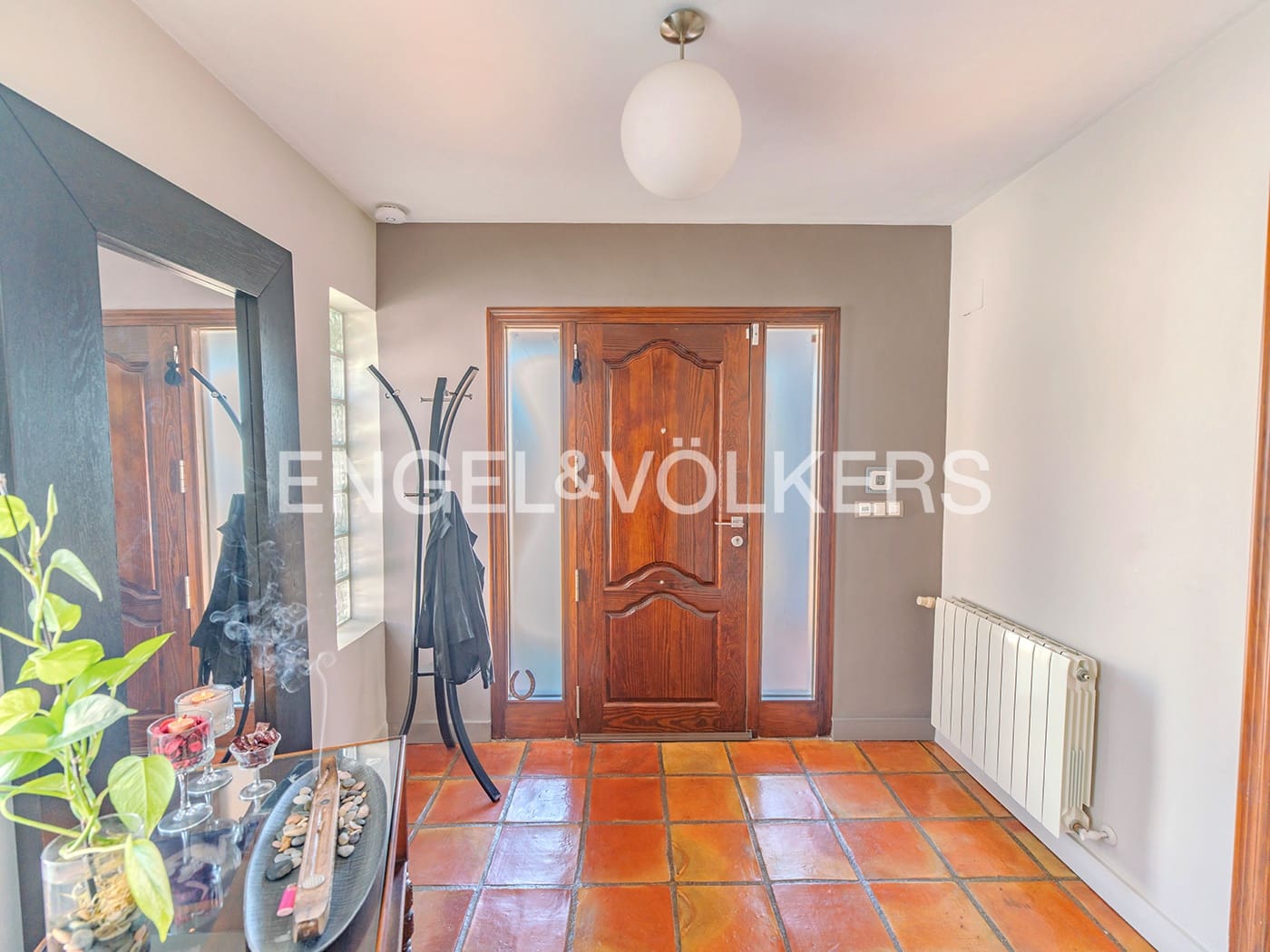 Villa for sale in Alicante / Alacant city with pool garage - € 995,000 (Ref: 8920282)