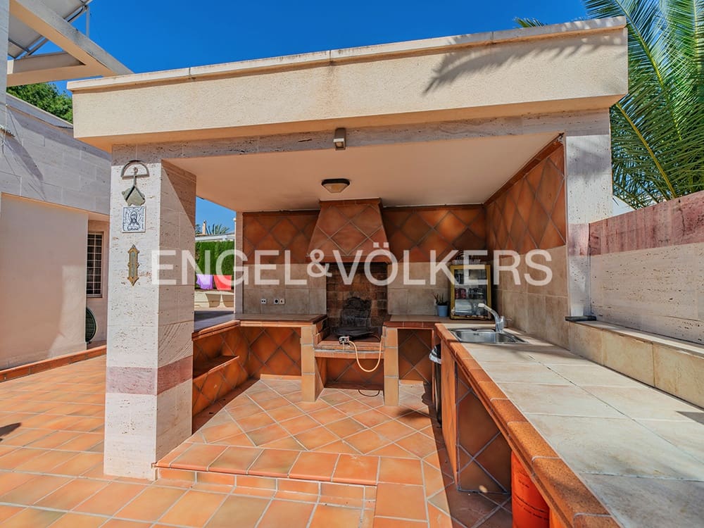 Villa for sale in San Juan de Alicante / Sant Joan d'Alacant with pool garage - € 890,000 (Ref: 8931342)