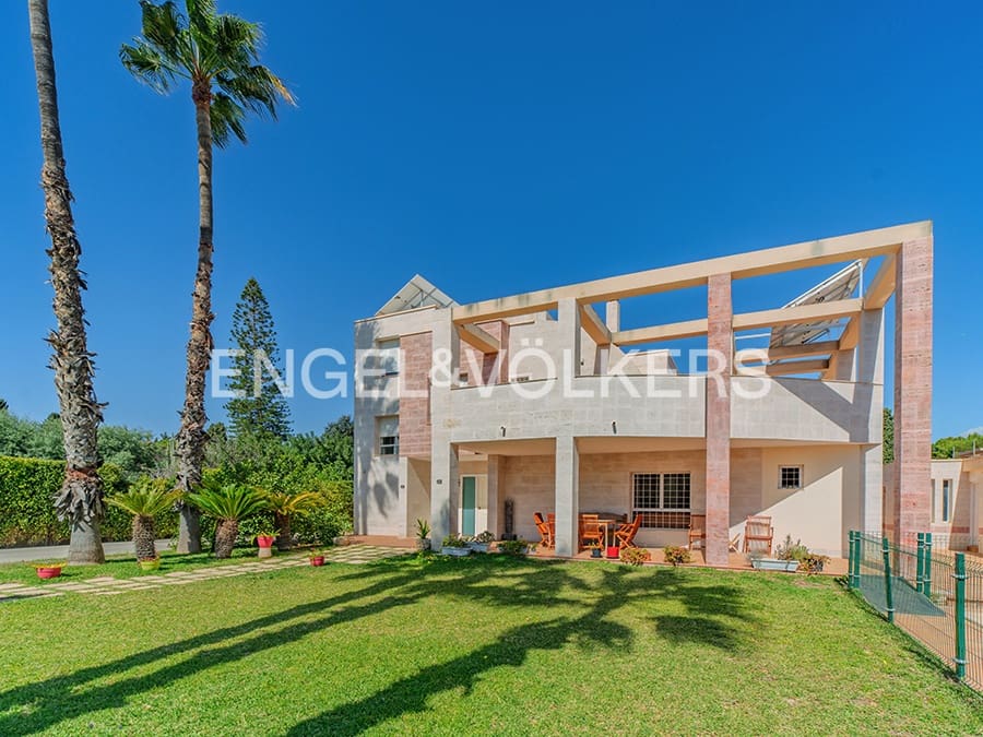 Villa for sale in San Juan de Alicante / Sant Joan d'Alacant with pool garage - € 890,000 (Ref: 8931342)