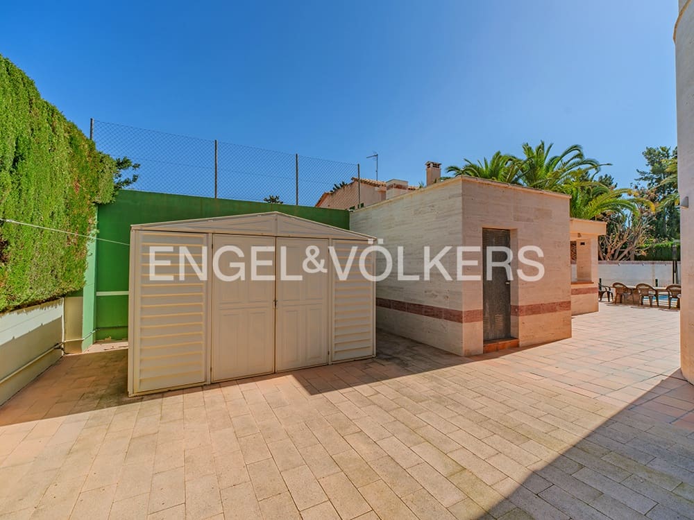Villa for sale in San Juan de Alicante / Sant Joan d'Alacant with pool garage - € 890,000 (Ref: 8931342)