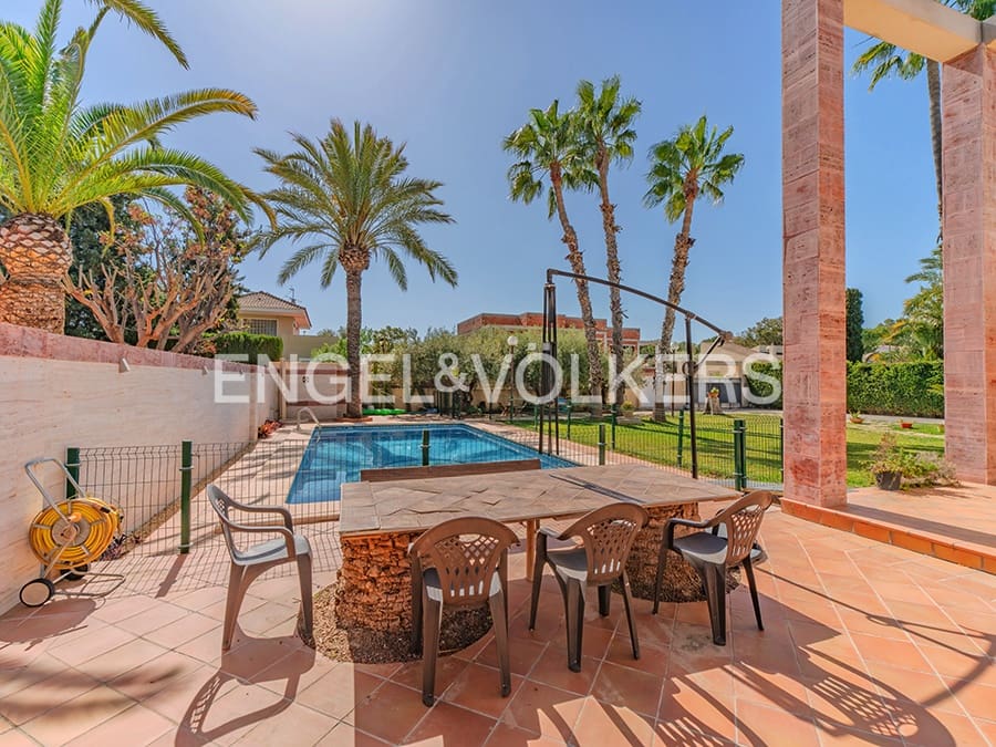 Villa for sale in San Juan de Alicante / Sant Joan d'Alacant with pool garage - € 890,000 (Ref: 8931342)