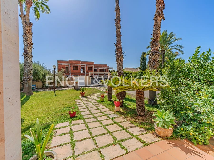 Villa for sale in San Juan de Alicante / Sant Joan d'Alacant with pool garage - € 890,000 (Ref: 8931342)