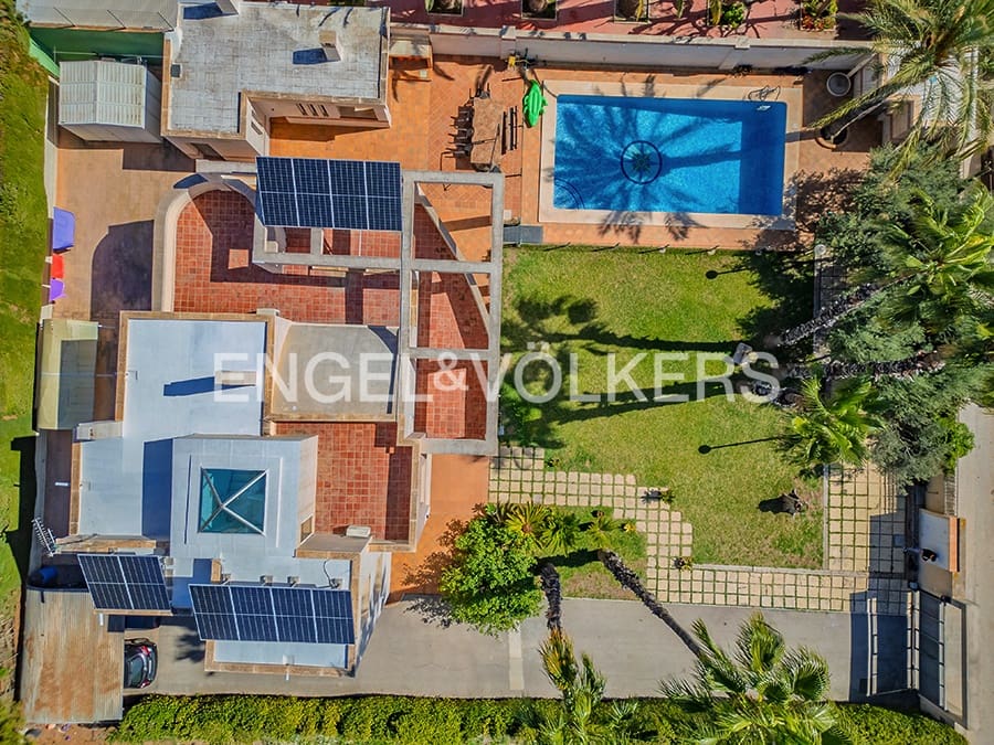 Villa for sale in San Juan de Alicante / Sant Joan d'Alacant with pool garage - € 890,000 (Ref: 8931342)