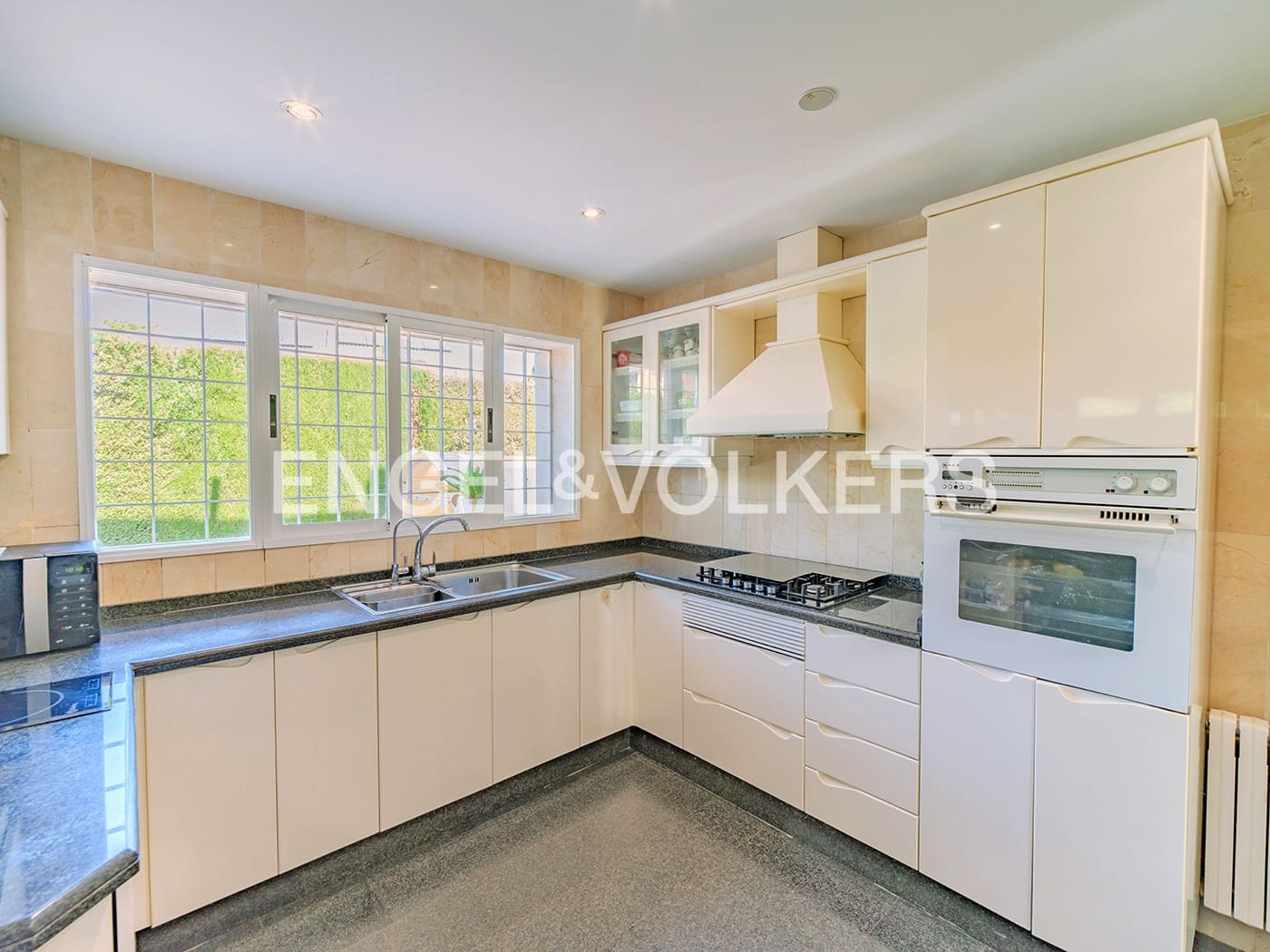 Villa for sale in San Juan de Alicante / Sant Joan d'Alacant with pool garage - € 890,000 (Ref: 8931342)