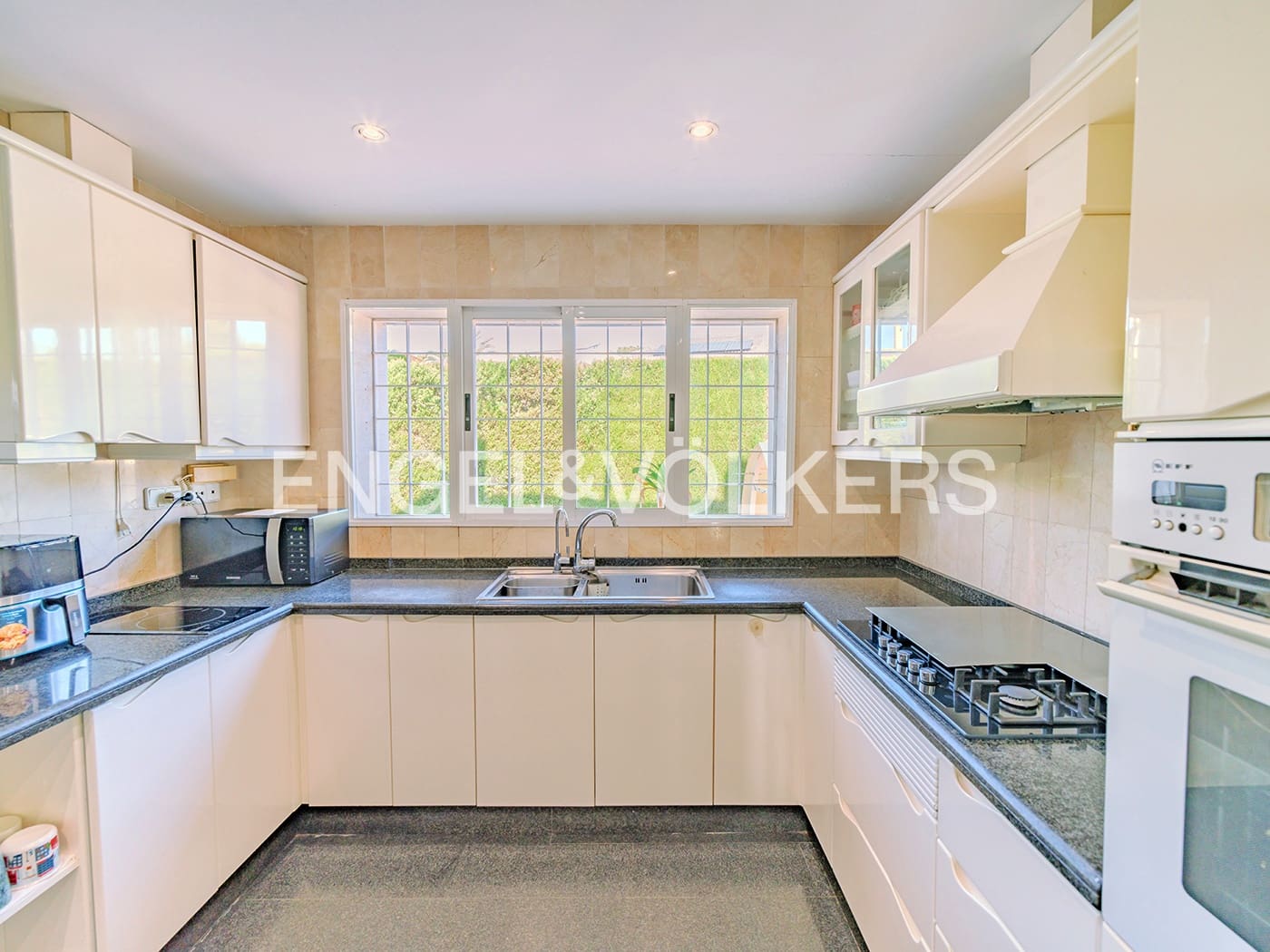 Villa for sale in San Juan de Alicante / Sant Joan d'Alacant with pool garage - € 890,000 (Ref: 8931342)