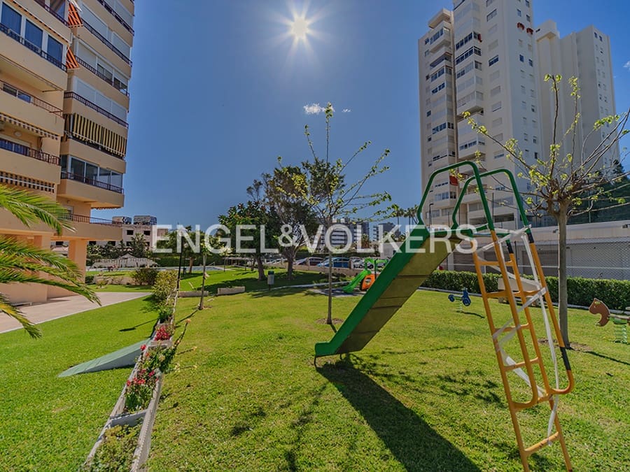 Lejlighed til salg i Alicante by med swimmingpool garage - € 295.000 (Ref: 8956217)