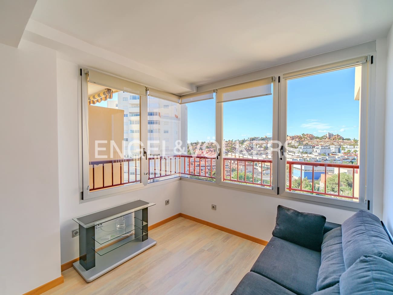 Lejlighed til salg i Alicante by med swimmingpool garage - € 295.000 (Ref: 8956217)