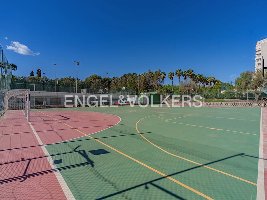 Lejlighed til salg i Alicante by med swimmingpool garage - € 295.000 (Ref: 8956217)