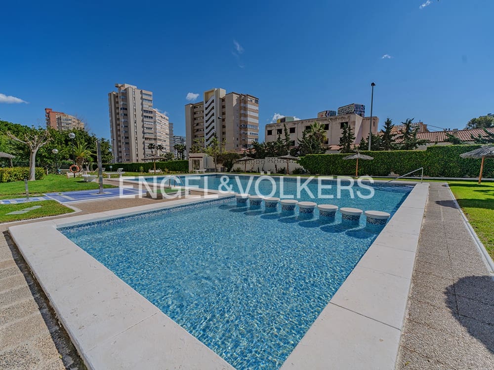 Lejlighed til salg i Alicante by med swimmingpool garage - € 295.000 (Ref: 8956217)