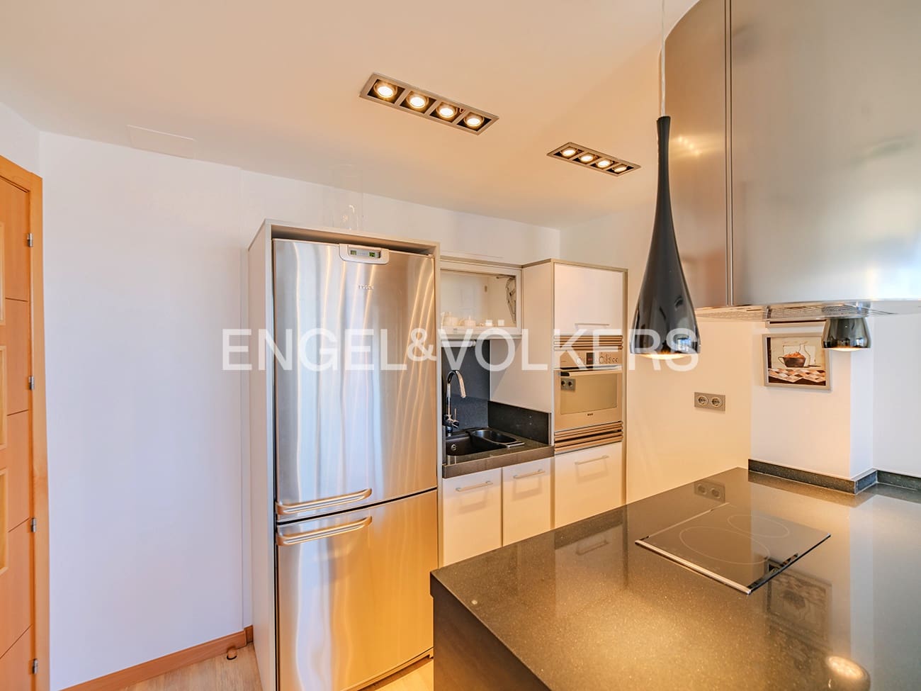 Lejlighed til salg i Alicante by med swimmingpool garage - € 295.000 (Ref: 8956217)