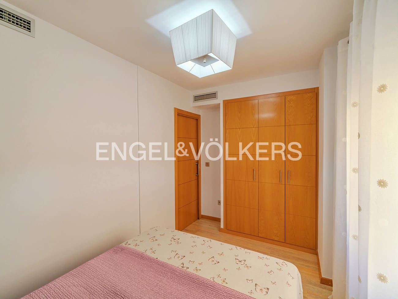 Lejlighed til salg i Alicante by med swimmingpool garage - € 295.000 (Ref: 8956217)