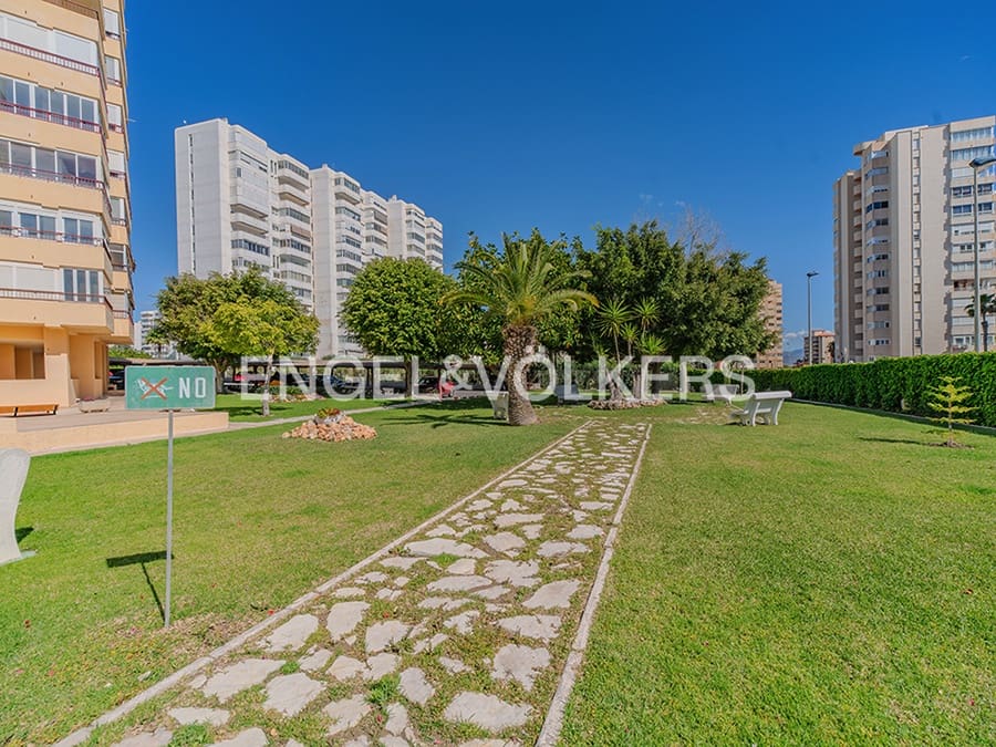 Lejlighed til salg i Alicante by med swimmingpool garage - € 295.000 (Ref: 8956217)