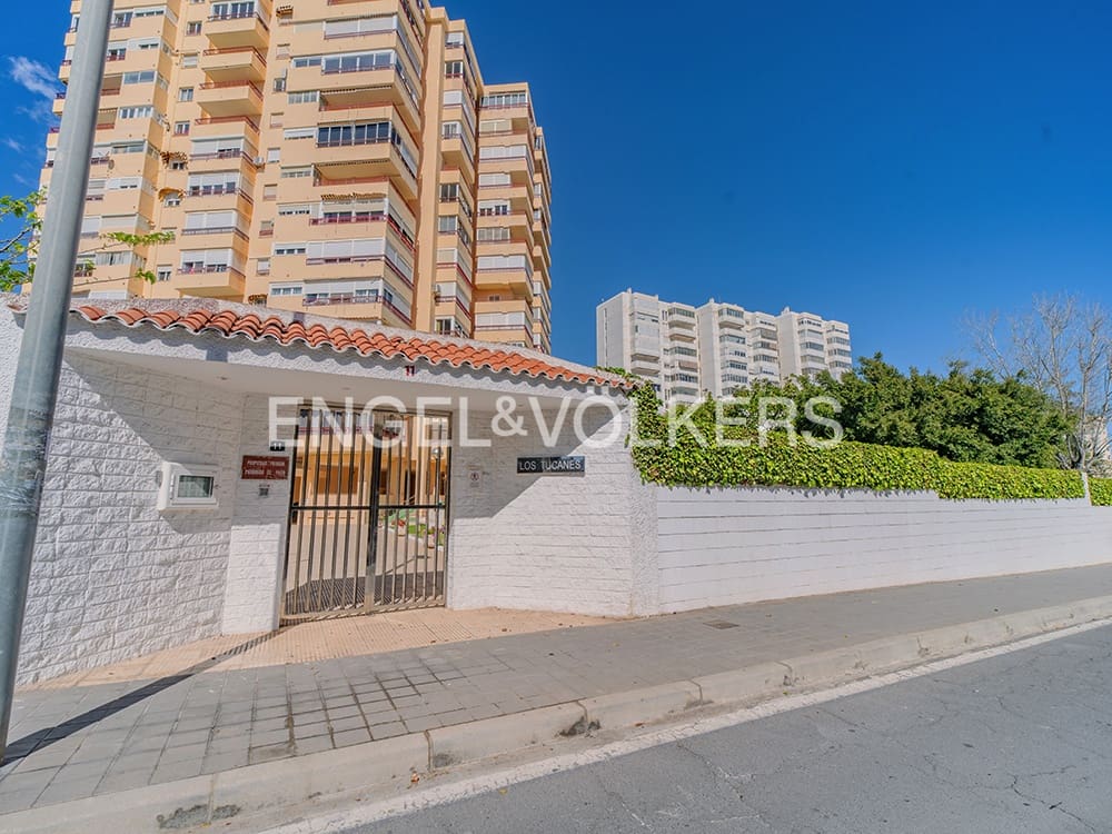 Lejlighed til salg i Alicante by med swimmingpool garage - € 295.000 (Ref: 8956217)