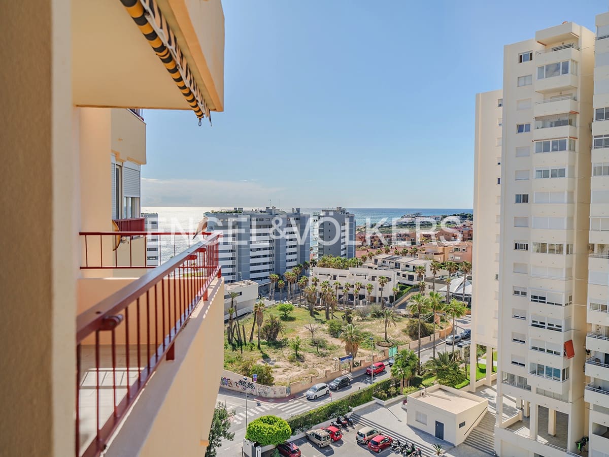 Lejlighed til salg i Alicante by med swimmingpool garage - € 295.000 (Ref: 8956217)