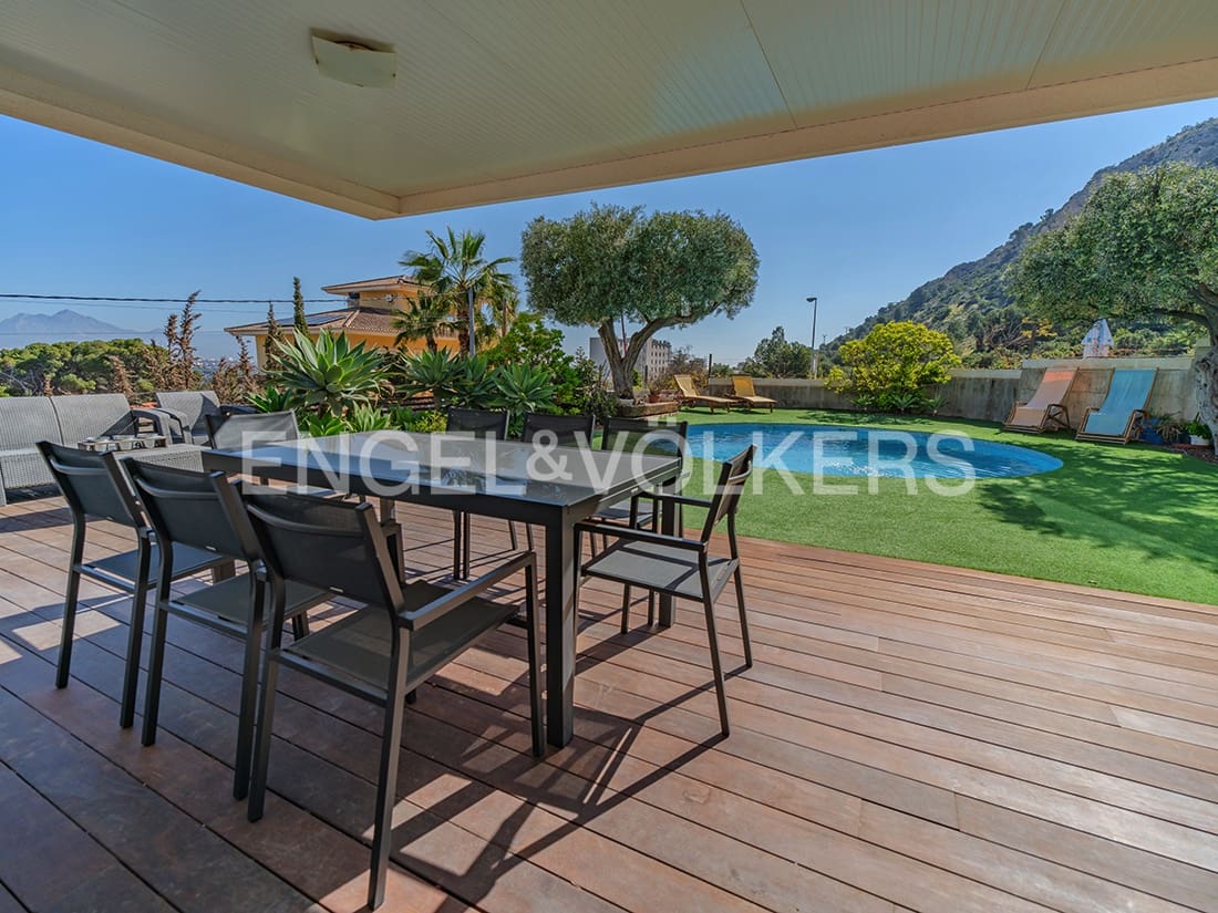 5 soveværelse Villa til salg i Alicante by med swimmingpool garage - € 1.350.000 (Ref: 8971052)