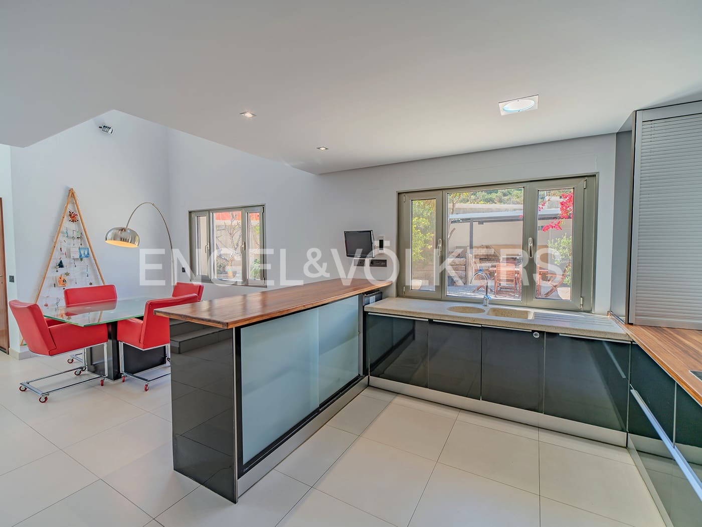 5 soveværelse Villa til salg i Alicante by med swimmingpool garage - € 1.350.000 (Ref: 8971052)