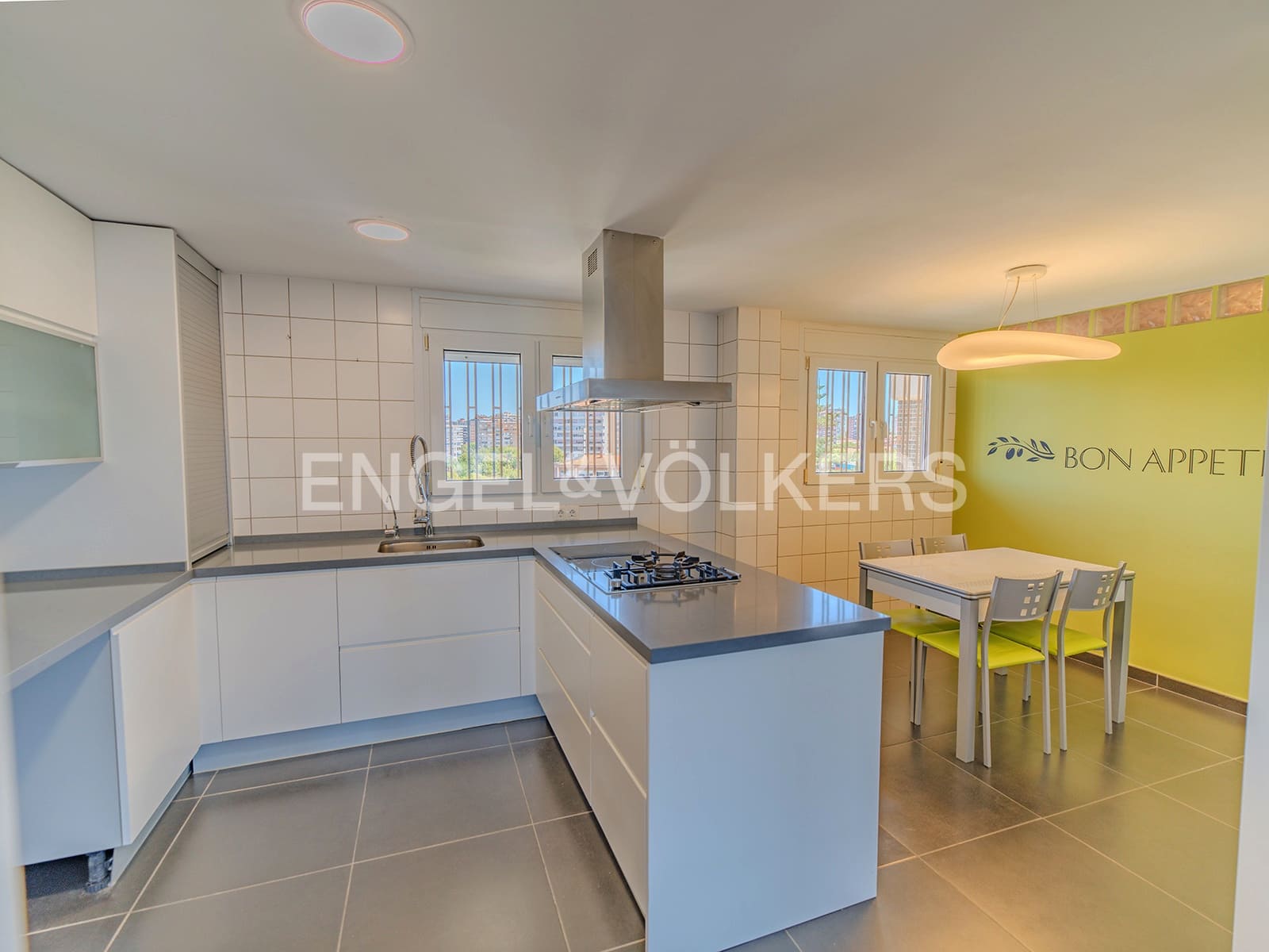 4 soveværelse Lejlighed til salg i Alicante by med swimmingpool garage - € 849.000 (Ref: 9033202)