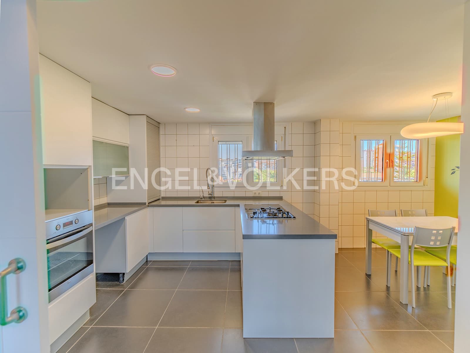 4 soveværelse Lejlighed til salg i Alicante by med swimmingpool garage - € 849.000 (Ref: 9033202)