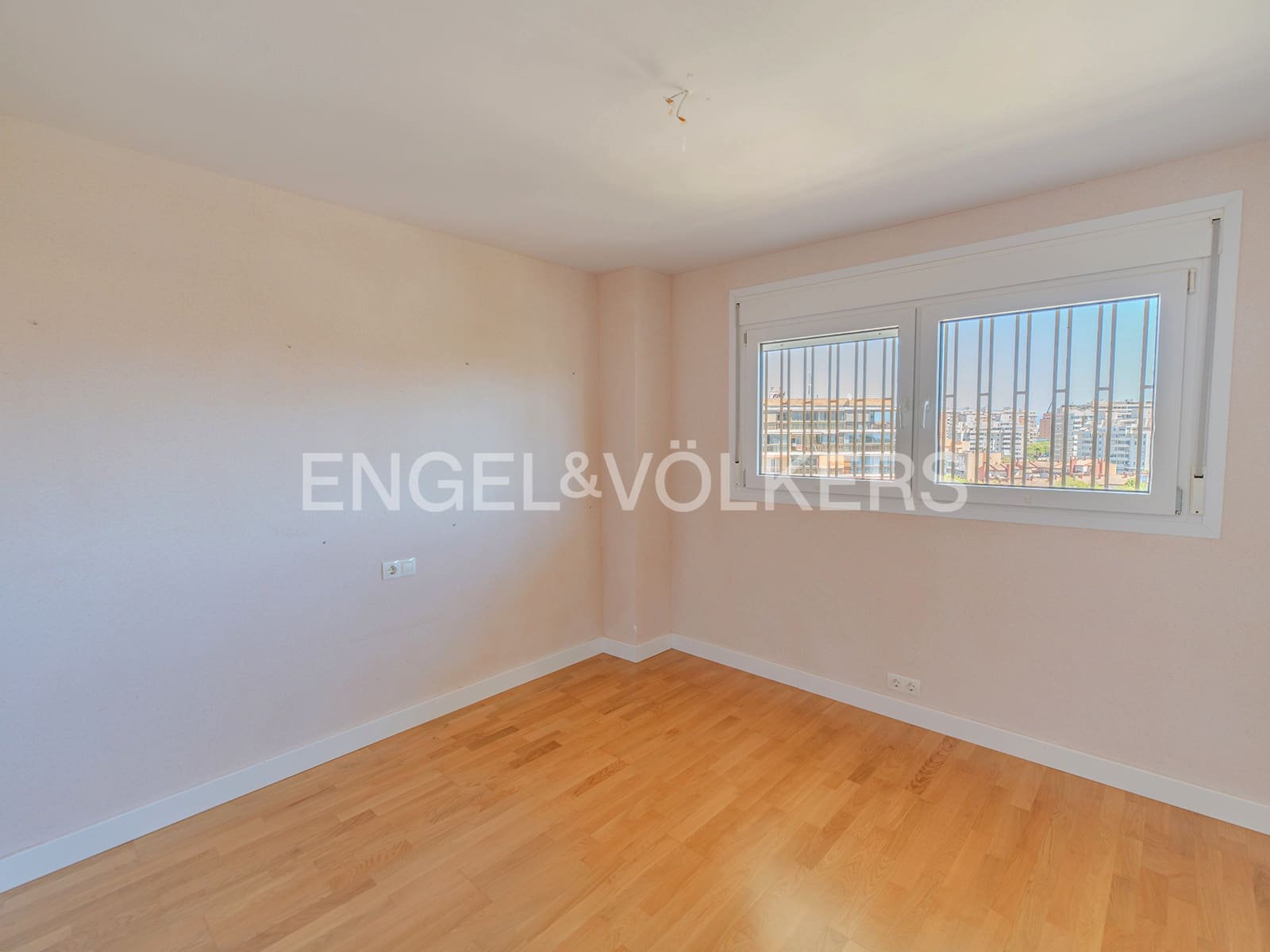 4 soveværelse Lejlighed til salg i Alicante by med swimmingpool garage - € 849.000 (Ref: 9033202)