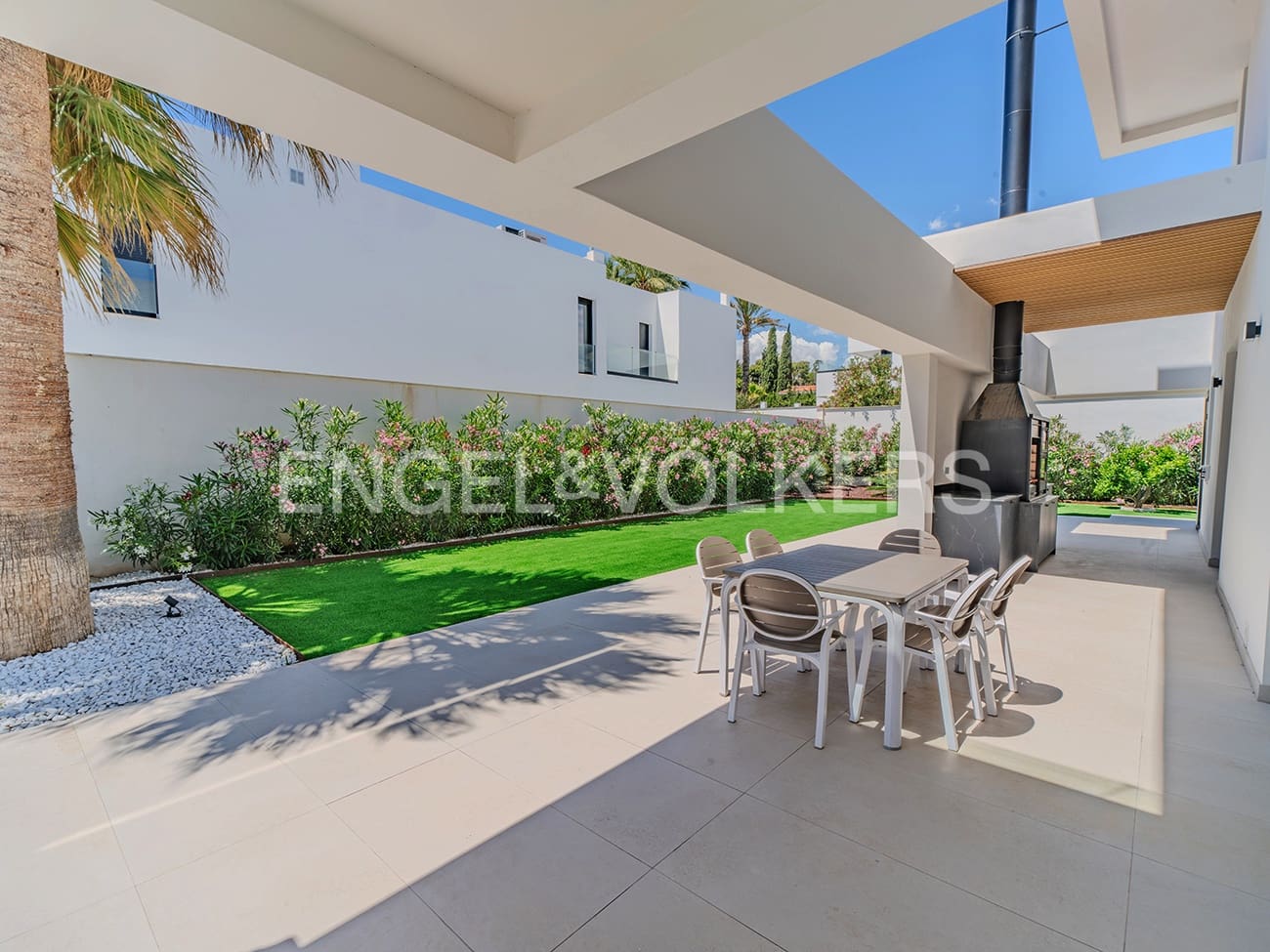 Villa for sale in Alicante / Alacant city with pool garage - € 2,650,000 (Ref: 9033212)